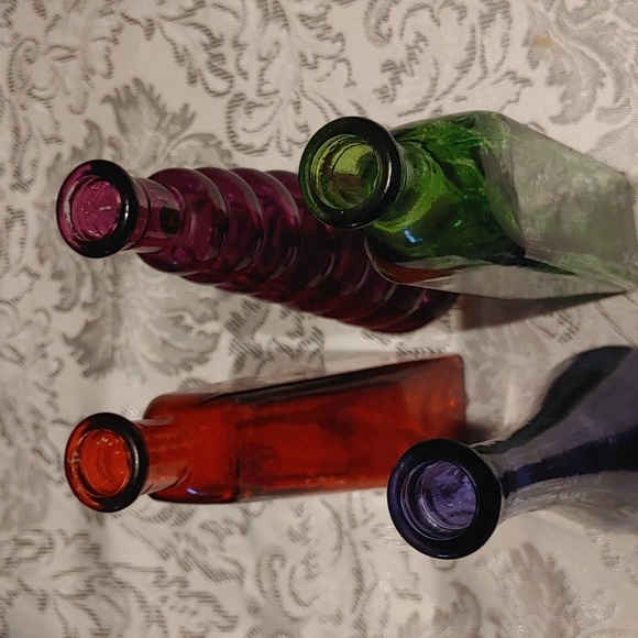 2/$20 4 Miniature Vases - Picture 6 of 7